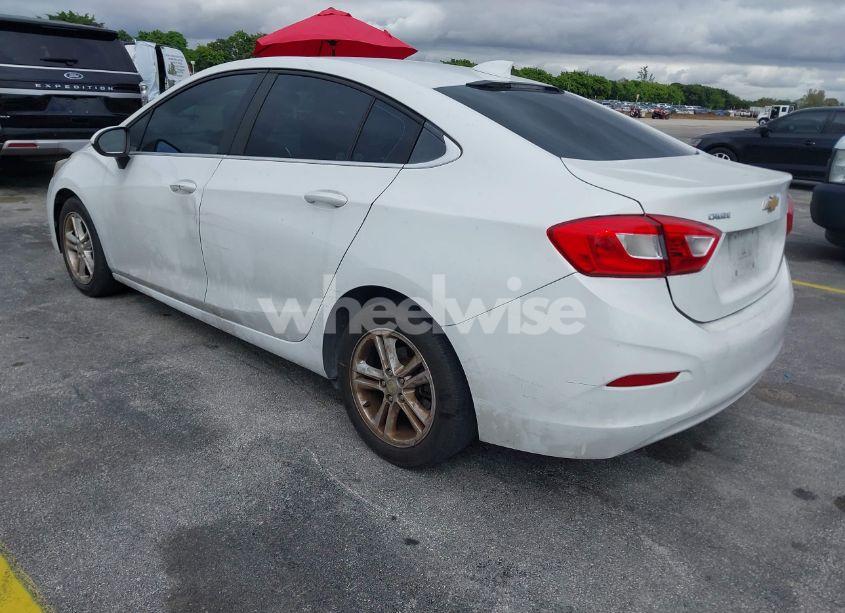 Photo 3 of 2018 Chevrolet Cruze LT AUTO (VIN 1G1BE5SM3J7113384)