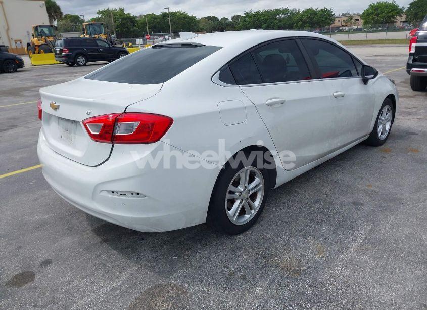 Photo 4 of 2018 Chevrolet Cruze LT AUTO (VIN 1G1BE5SM3J7113384)