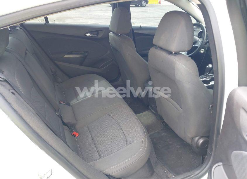 Photo 8 of 2018 Chevrolet Cruze LT AUTO (VIN 1G1BE5SM3J7113384)