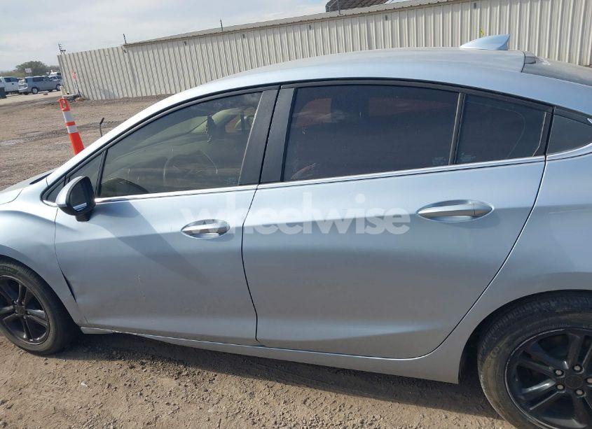 Photo 14 of 2018 Chevrolet Cruze LT AUTO (VIN 1G1BE5SM3J7114163)