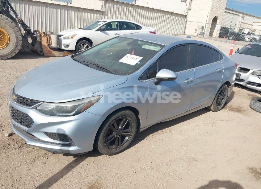 Photo 2 of 2018 Chevrolet Cruze LT AUTO (VIN 1G1BE5SM3J7114163)