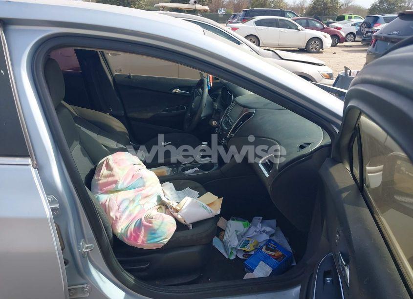 Photo 5 of 2018 Chevrolet Cruze LT AUTO (VIN 1G1BE5SM3J7114163)