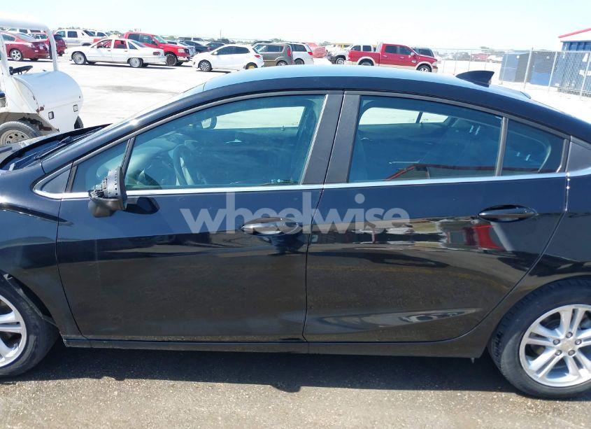 Photo 15 of 2018 Chevrolet Cruze LT AUTO (VIN 1G1BE5SM3J7118603)