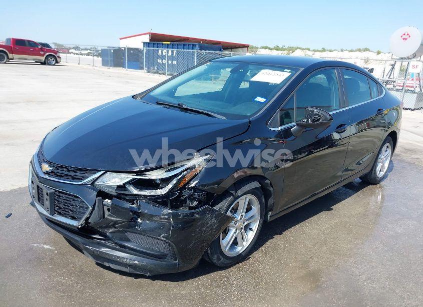 Photo 2 of 2018 Chevrolet Cruze LT AUTO (VIN 1G1BE5SM3J7118603)