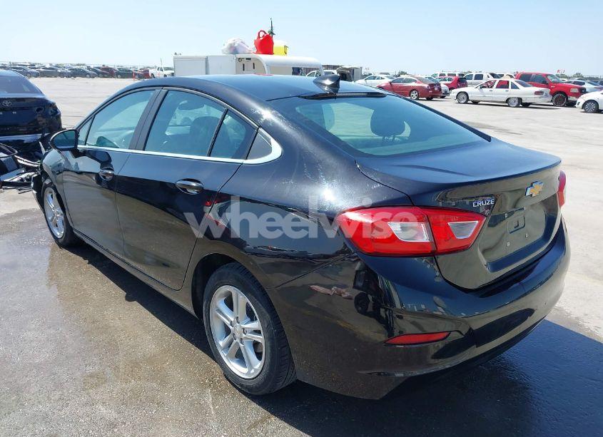 Photo 3 of 2018 Chevrolet Cruze LT AUTO (VIN 1G1BE5SM3J7118603)