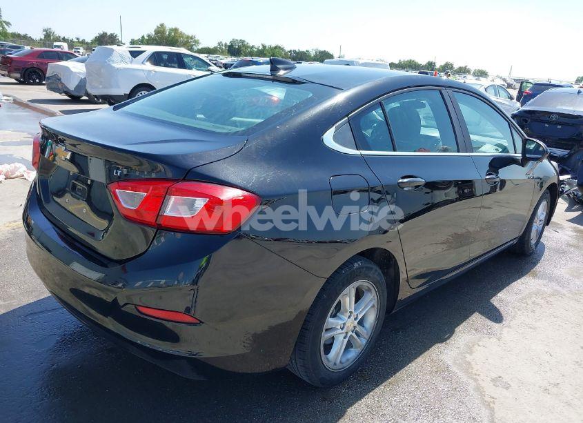 Photo 4 of 2018 Chevrolet Cruze LT AUTO (VIN 1G1BE5SM3J7118603)