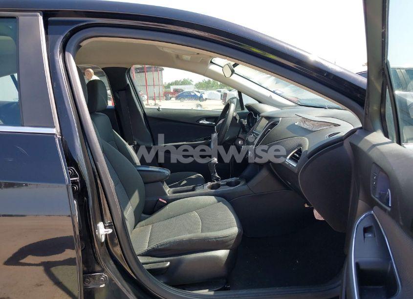 Photo 5 of 2018 Chevrolet Cruze LT AUTO (VIN 1G1BE5SM3J7118603)