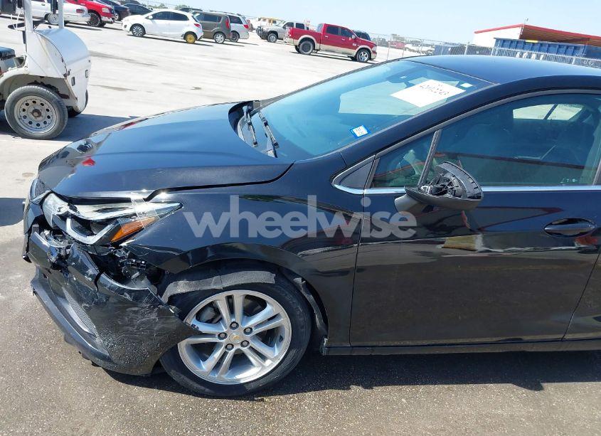 Photo 6 of 2018 Chevrolet Cruze LT AUTO (VIN 1G1BE5SM3J7118603)