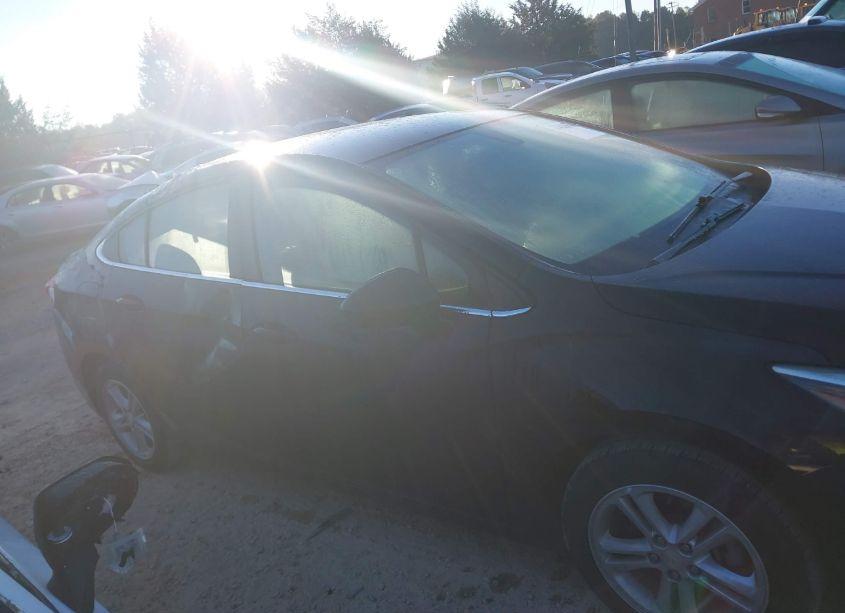 Photo 13 of 2018 Chevrolet Cruze LT AUTO (VIN 1G1BE5SM3J7120626)