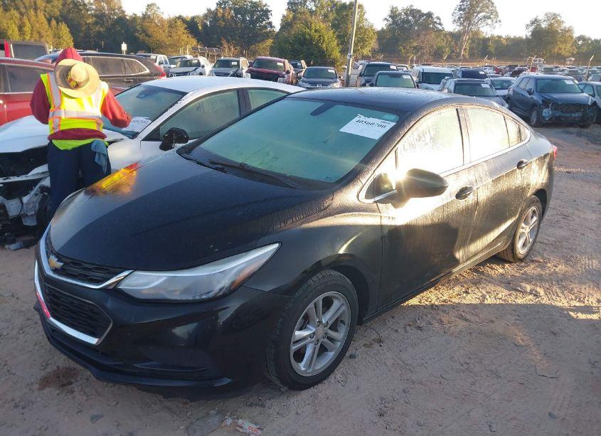 Photo 2 of 2018 Chevrolet Cruze LT AUTO (VIN 1G1BE5SM3J7120626)