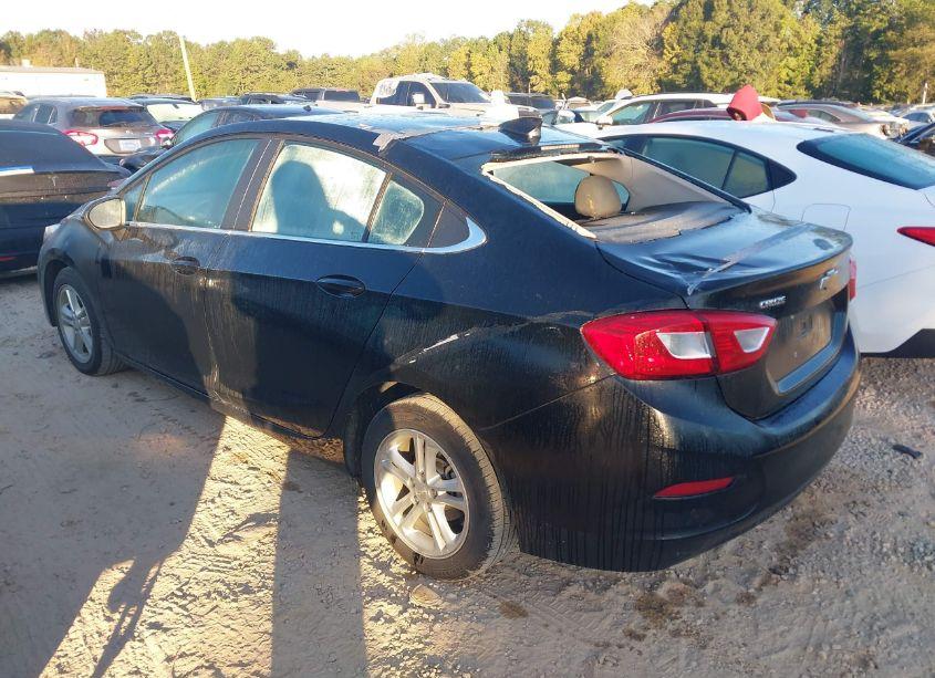 Photo 3 of 2018 Chevrolet Cruze LT AUTO (VIN 1G1BE5SM3J7120626)