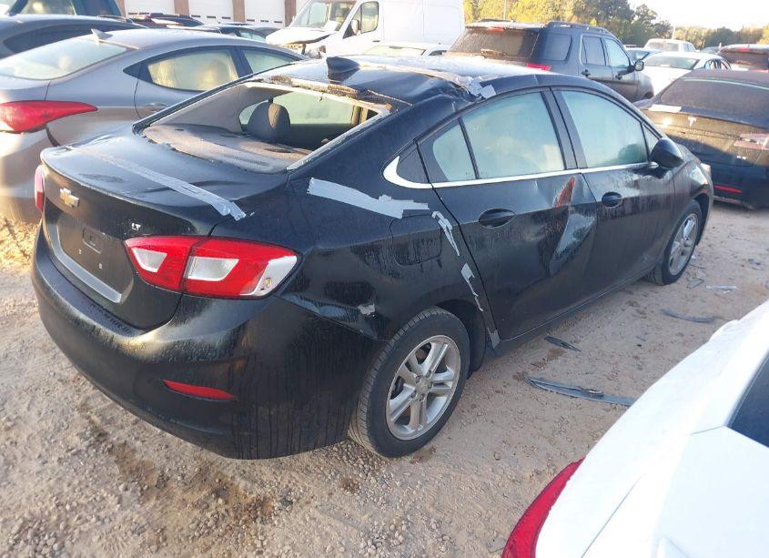 Photo 4 of 2018 Chevrolet Cruze LT AUTO (VIN 1G1BE5SM3J7120626)