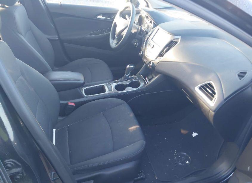 Photo 5 of 2018 Chevrolet Cruze LT AUTO (VIN 1G1BE5SM3J7120626)