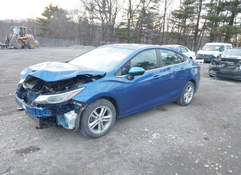 Photo 2 of 2018 Chevrolet Cruze LT AUTO (VIN 1G1BE5SM3J7120951)