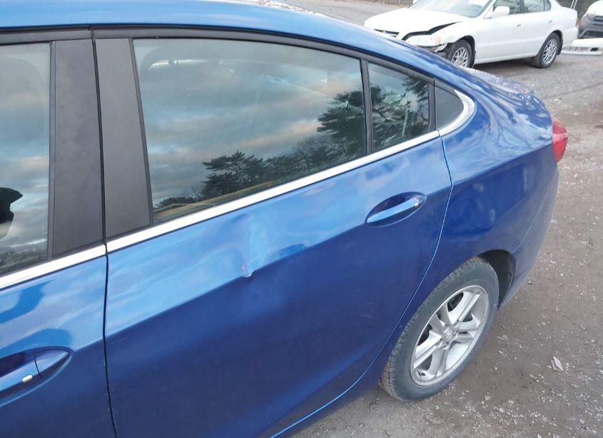 Photo 21 of 2018 Chevrolet Cruze LT AUTO (VIN 1G1BE5SM3J7120951)