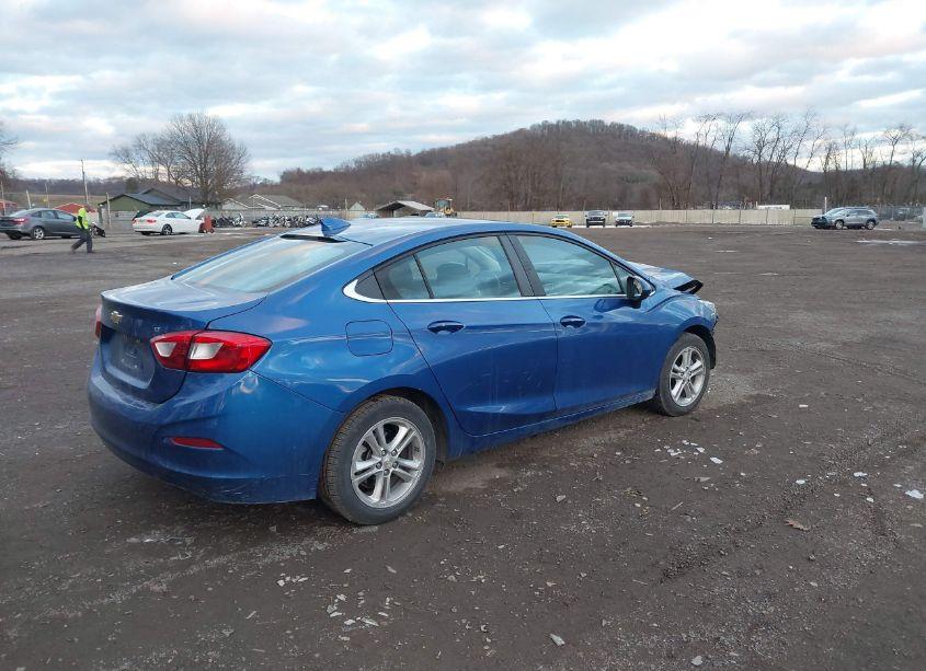 Photo 4 of 2018 Chevrolet Cruze LT AUTO (VIN 1G1BE5SM3J7120951)