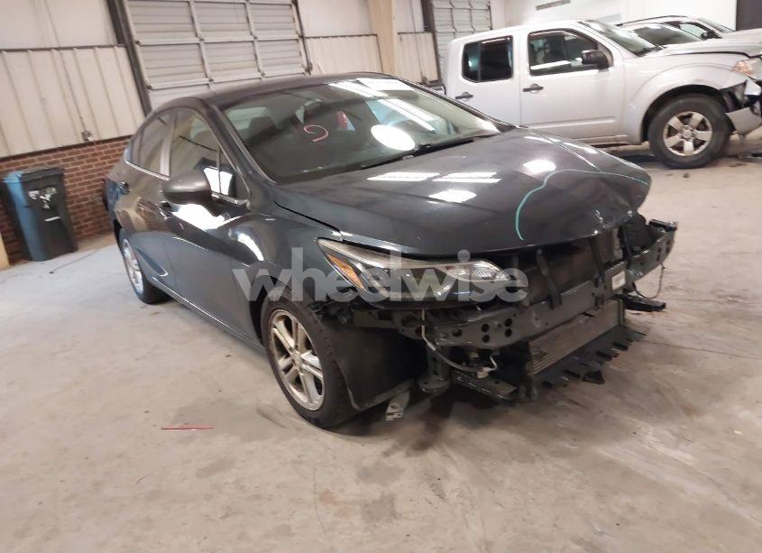 2018 Chevrolet Cruze LT AUTO (VIN 1G1BE5SM3J7122747) main photo