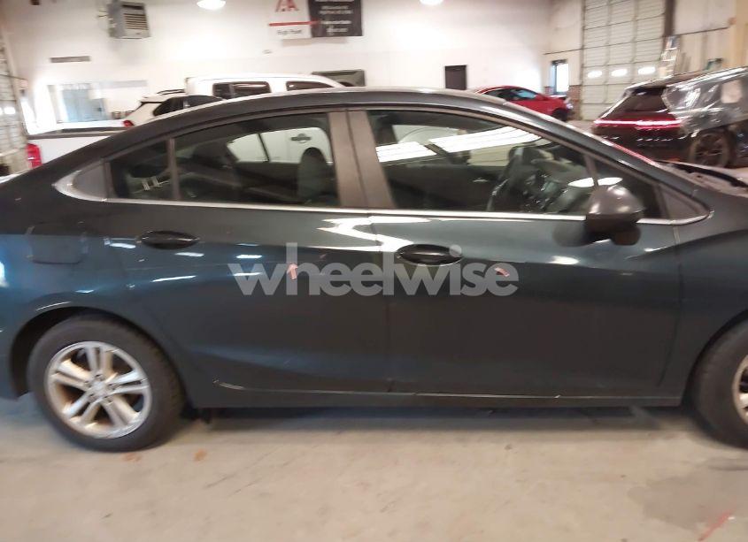 Photo 13 of 2018 Chevrolet Cruze LT AUTO (VIN 1G1BE5SM3J7122747)