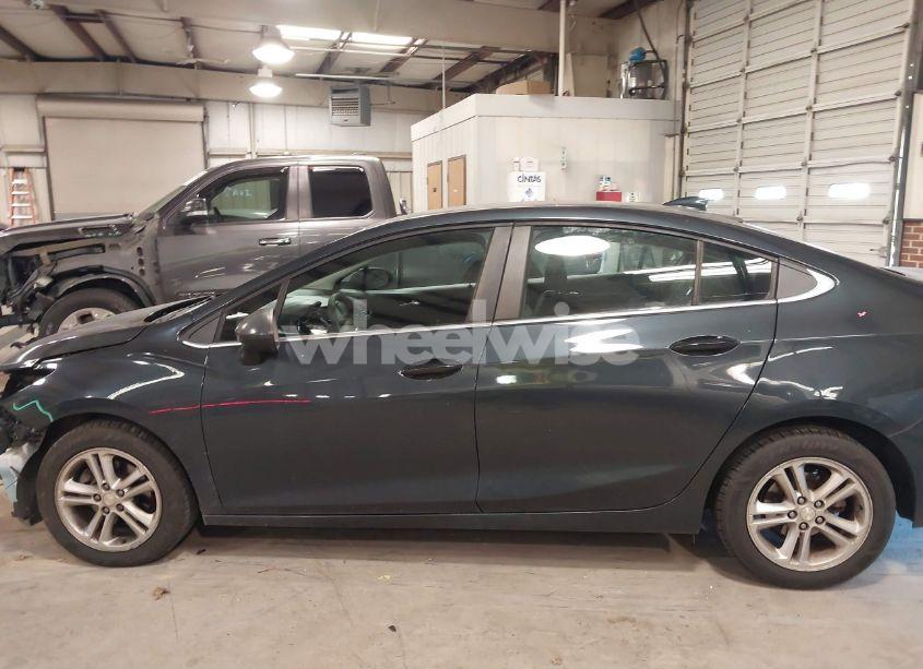 Photo 14 of 2018 Chevrolet Cruze LT AUTO (VIN 1G1BE5SM3J7122747)