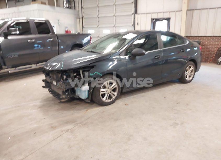Photo 2 of 2018 Chevrolet Cruze LT AUTO (VIN 1G1BE5SM3J7122747)