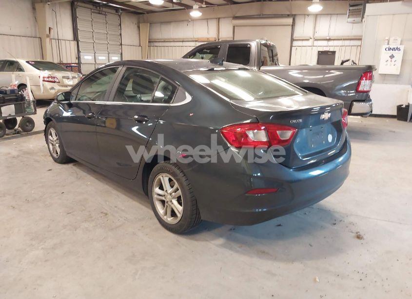 Photo 3 of 2018 Chevrolet Cruze LT AUTO (VIN 1G1BE5SM3J7122747)