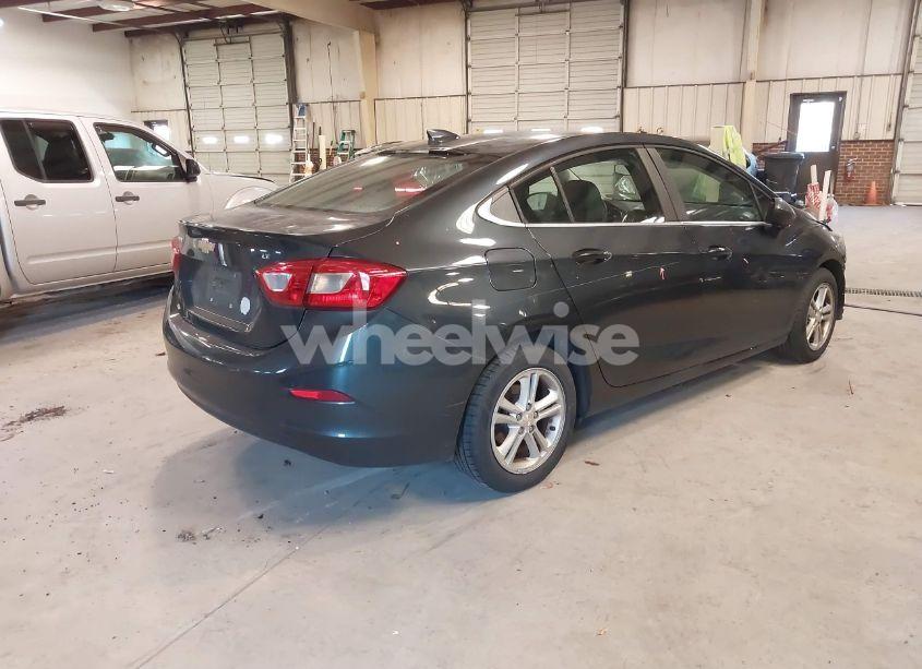 Photo 4 of 2018 Chevrolet Cruze LT AUTO (VIN 1G1BE5SM3J7122747)