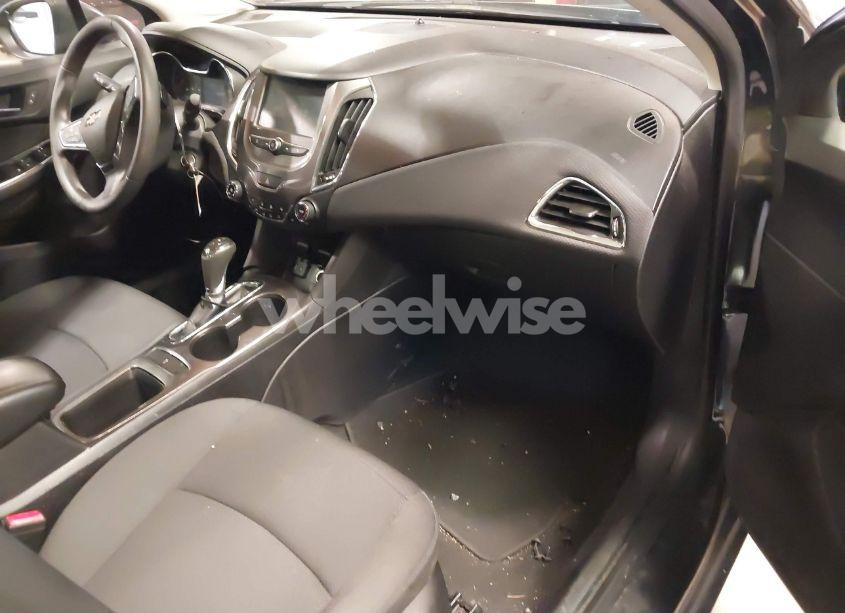 Photo 5 of 2018 Chevrolet Cruze LT AUTO (VIN 1G1BE5SM3J7122747)