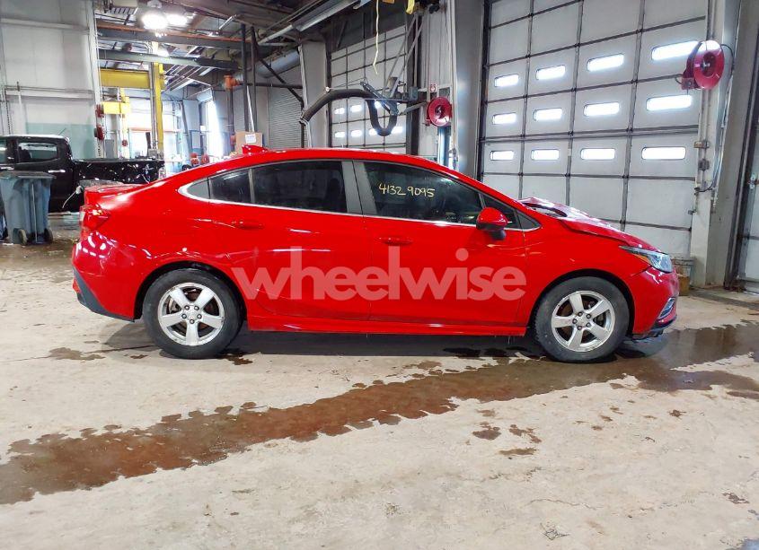 Photo 13 of 2018 Chevrolet Cruze LT AUTO (VIN 1G1BE5SM3J7131058)