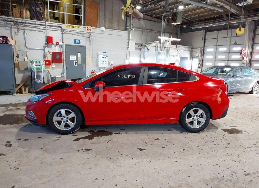 Photo 14 of 2018 Chevrolet Cruze LT AUTO (VIN 1G1BE5SM3J7131058)