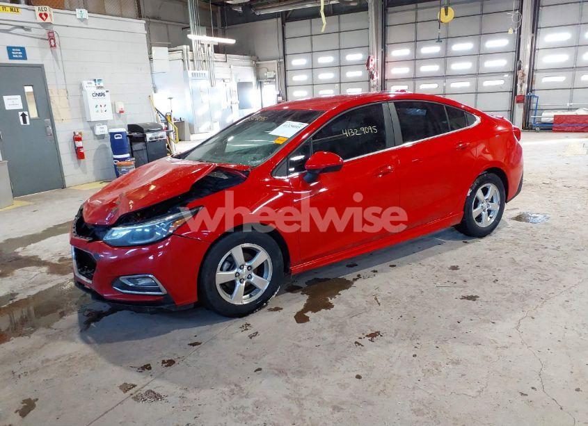 Photo 2 of 2018 Chevrolet Cruze LT AUTO (VIN 1G1BE5SM3J7131058)