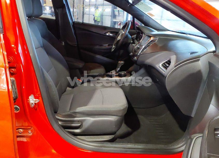 Photo 5 of 2018 Chevrolet Cruze LT AUTO (VIN 1G1BE5SM3J7131058)