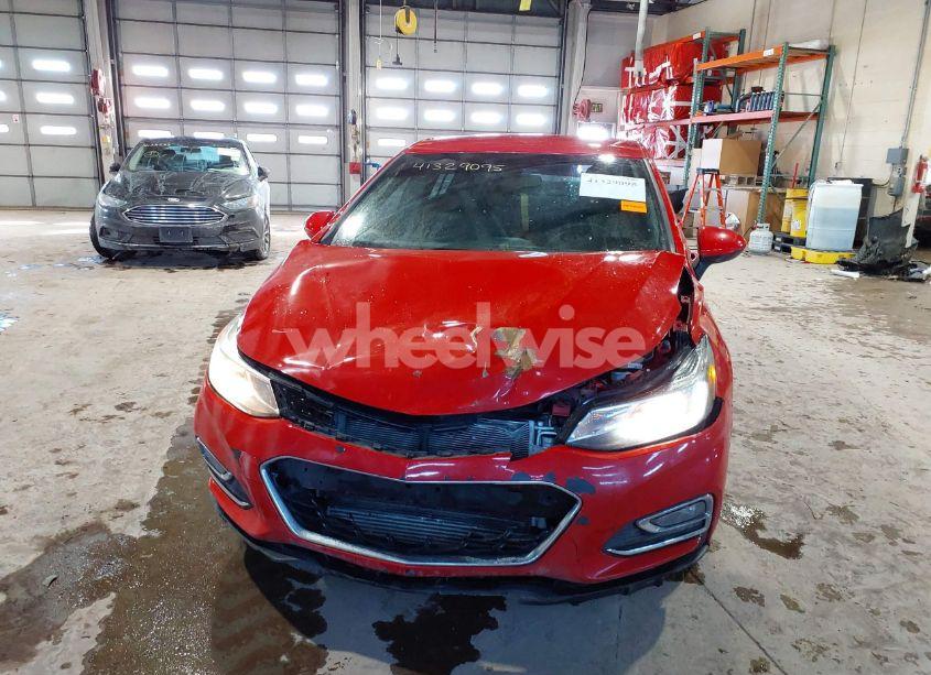 Photo 6 of 2018 Chevrolet Cruze LT AUTO (VIN 1G1BE5SM3J7131058)
