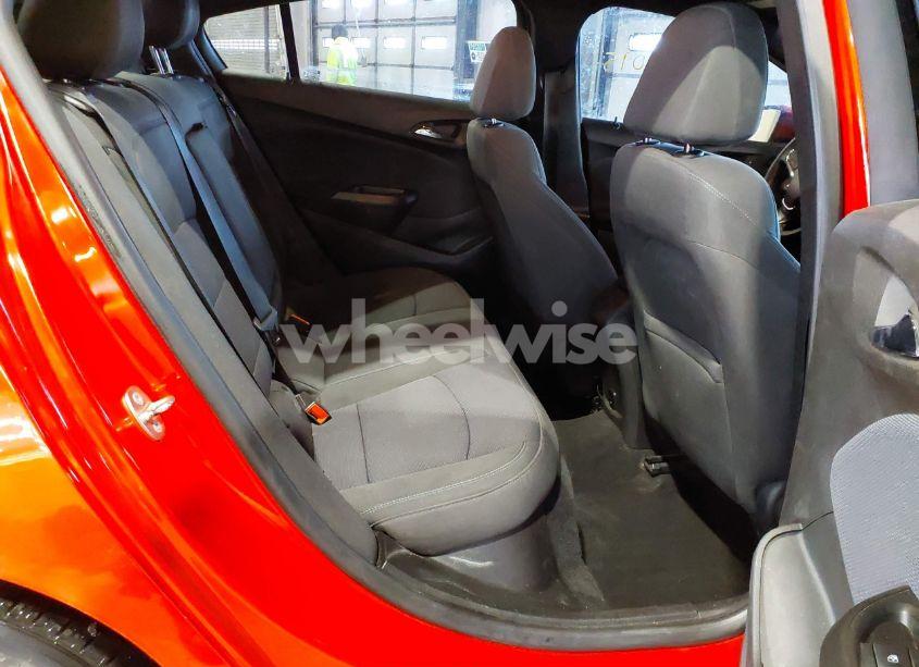 Photo 8 of 2018 Chevrolet Cruze LT AUTO (VIN 1G1BE5SM3J7131058)