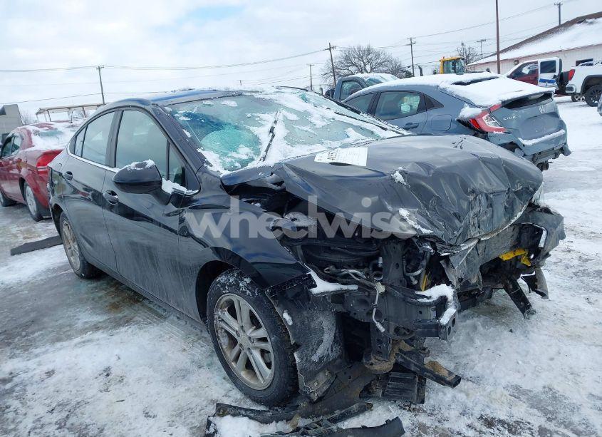 2018 Chevrolet Cruze LT AUTO (VIN 1G1BE5SM3J7132369) main photo