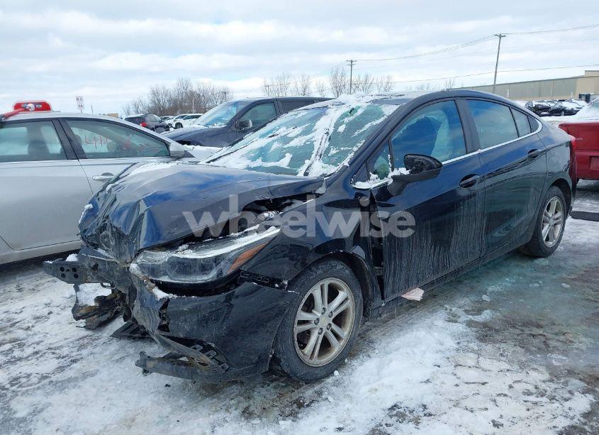Photo 2 of 2018 Chevrolet Cruze LT AUTO (VIN 1G1BE5SM3J7132369)