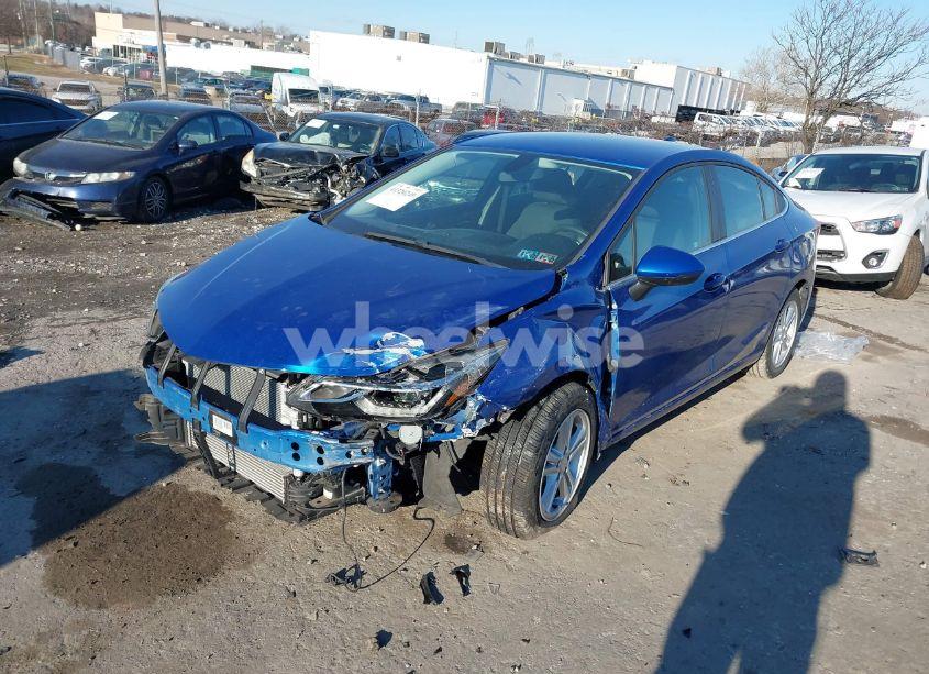 Photo 2 of 2018 Chevrolet Cruze LT AUTO (VIN 1G1BE5SM3J7134977)