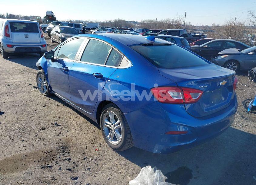 Photo 3 of 2018 Chevrolet Cruze LT AUTO (VIN 1G1BE5SM3J7134977)