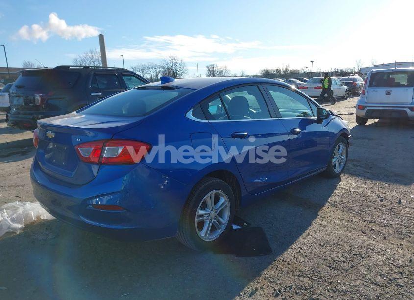Photo 4 of 2018 Chevrolet Cruze LT AUTO (VIN 1G1BE5SM3J7134977)