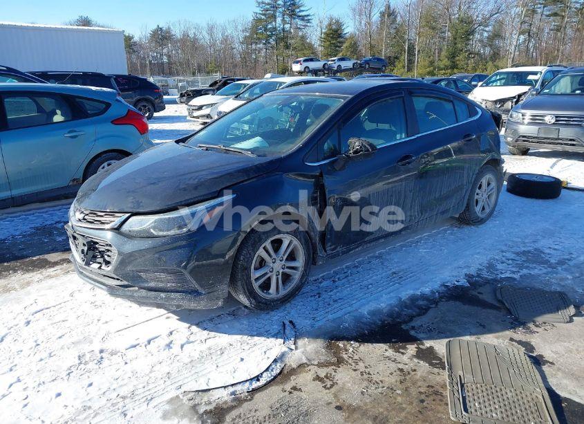 Photo 2 of 2018 Chevrolet Cruze LT AUTO (VIN 1G1BE5SM3J7141220)