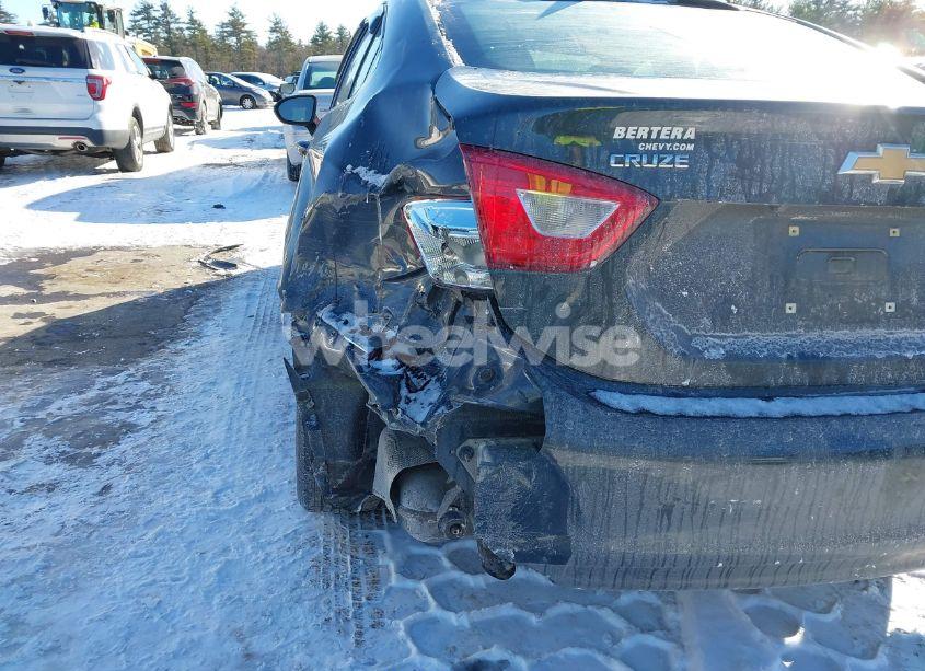 Photo 6 of 2018 Chevrolet Cruze LT AUTO (VIN 1G1BE5SM3J7141220)