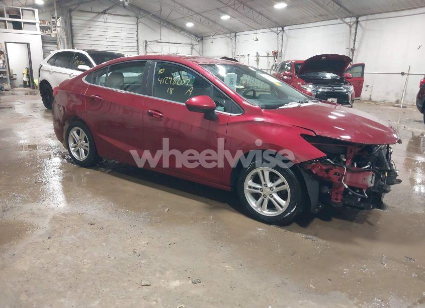 2018 Chevrolet Cruze LT AUTO (VIN 1G1BE5SM3J7142125) main photo
