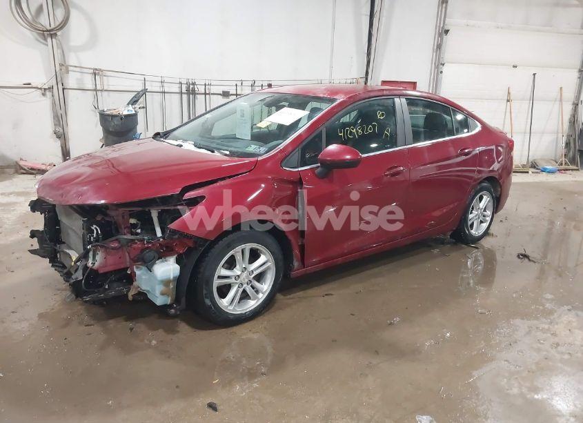 Photo 2 of 2018 Chevrolet Cruze LT AUTO (VIN 1G1BE5SM3J7142125)