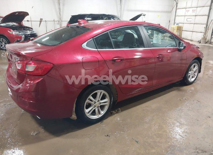 Photo 4 of 2018 Chevrolet Cruze LT AUTO (VIN 1G1BE5SM3J7142125)