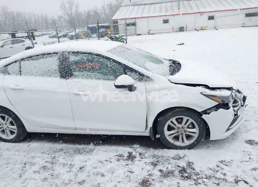 Photo 13 of 2018 Chevrolet Cruze LT AUTO (VIN 1G1BE5SM3J7149415)