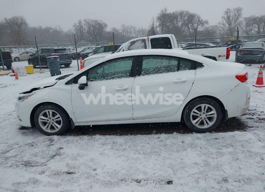 Photo 14 of 2018 Chevrolet Cruze LT AUTO (VIN 1G1BE5SM3J7149415)