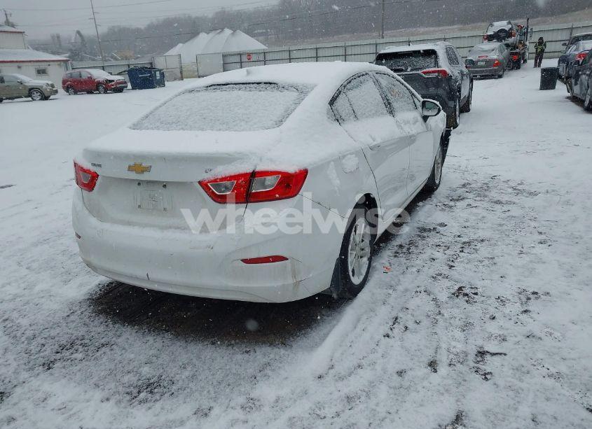 Photo 4 of 2018 Chevrolet Cruze LT AUTO (VIN 1G1BE5SM3J7149415)