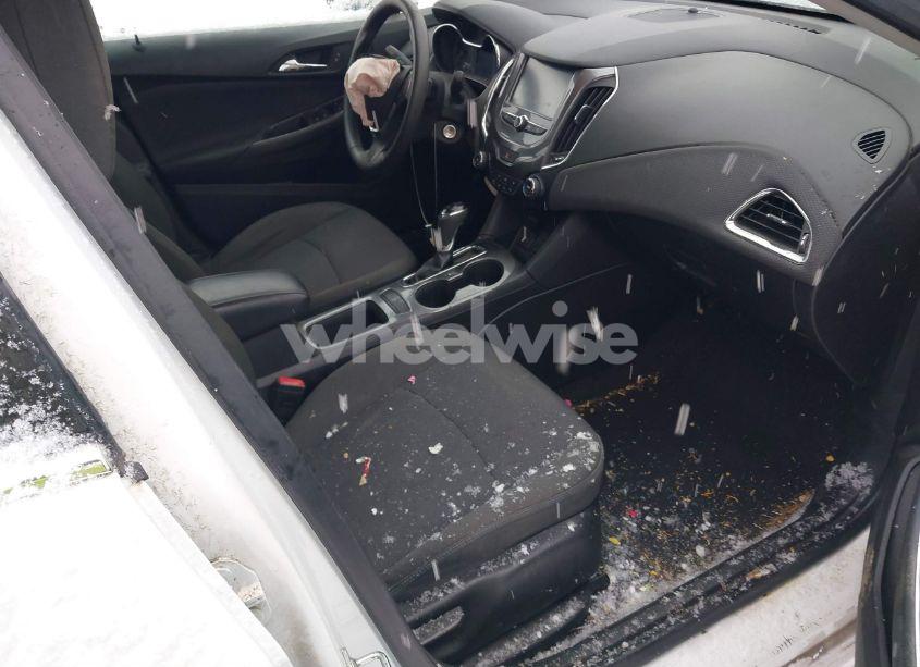 Photo 5 of 2018 Chevrolet Cruze LT AUTO (VIN 1G1BE5SM3J7149415)