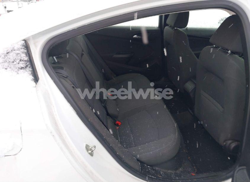 Photo 8 of 2018 Chevrolet Cruze LT AUTO (VIN 1G1BE5SM3J7149415)