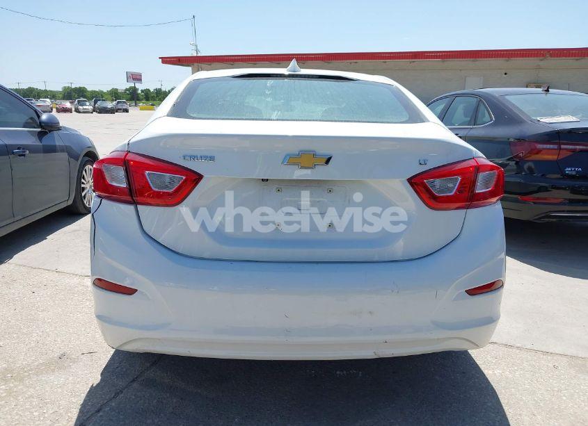 Photo 15 of 2018 Chevrolet Cruze LT AUTO (VIN 1G1BE5SM3J7154243)