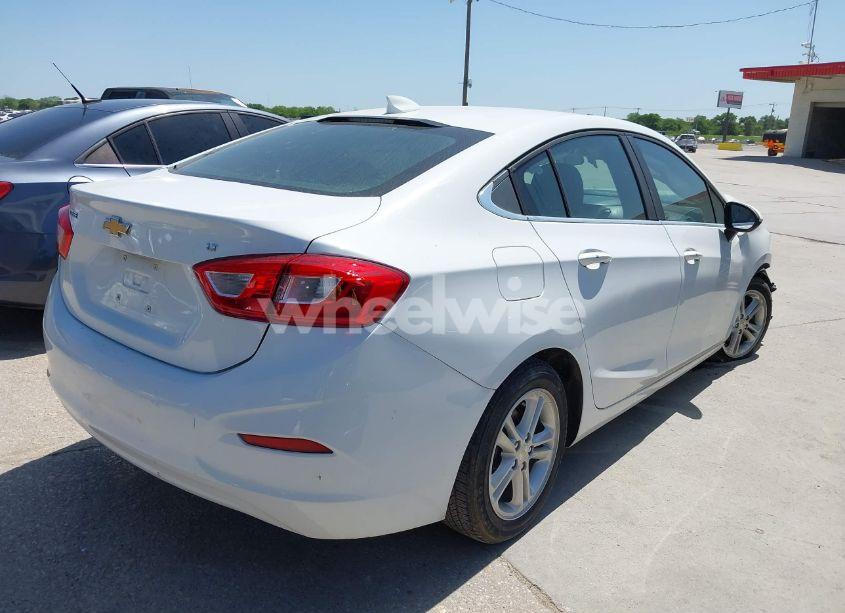Photo 4 of 2018 Chevrolet Cruze LT AUTO (VIN 1G1BE5SM3J7154243)